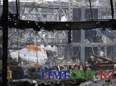 Военнопленные помогают террористам разобрать руины Донецкого аэропорта